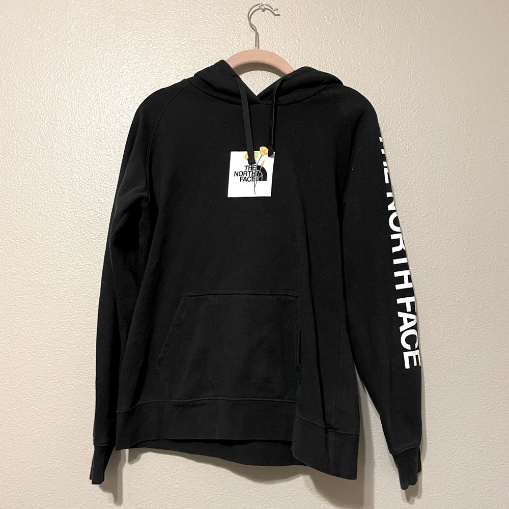 The North Face Women’s Black Poppy Redbox Sweatshirt Size M
